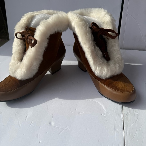 Cozy Brown Fur-Trimmed Winter Boots - Picture 4 of 10